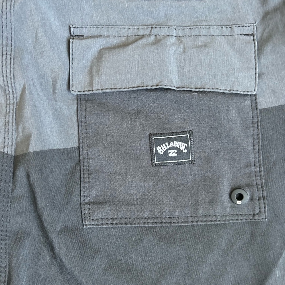 Billabong Men’s Gray/Black Men’s Swim Trunks size 29 - Picture 6 of 7